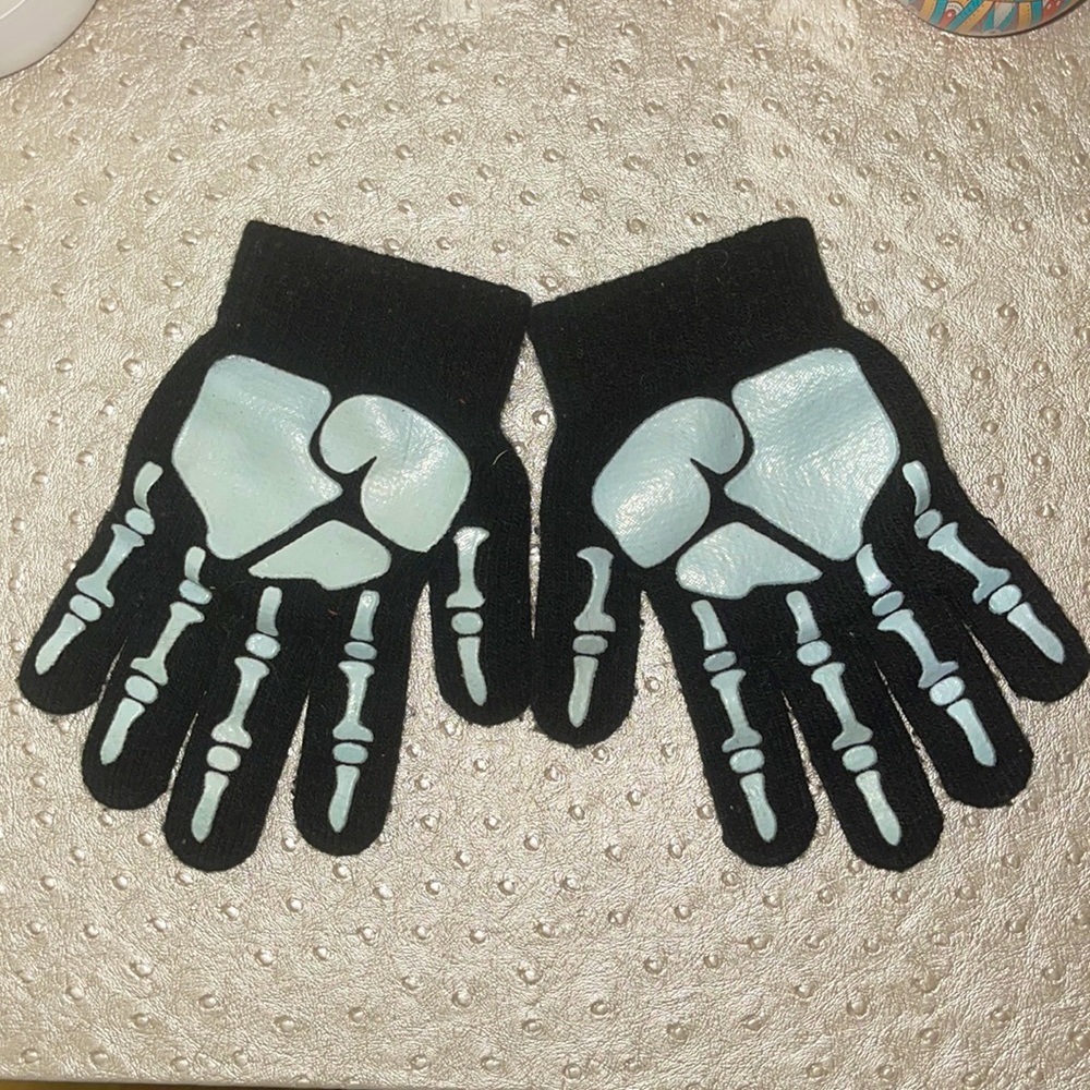 Skelton gloves 🧤